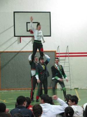 مدرسة سيرك فلسطين تقدم فرقة إيرلندية