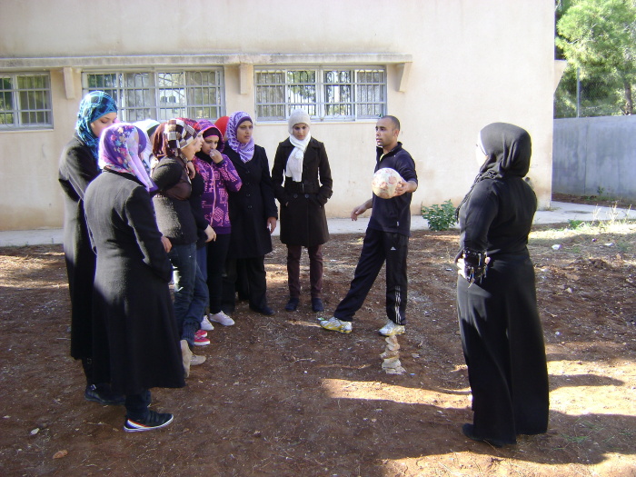 ملمح من عرض لمدرسة سيرك فلسطين في جنين