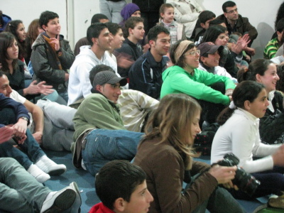 مدرسة سيرك فلسطين تقدم فرقة إيرلندية