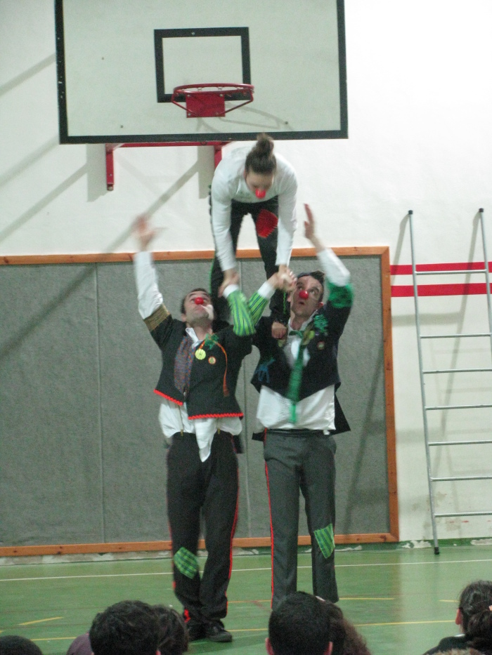 مدرسة سيرك فلسطين تقدم فرقة إيرلندية