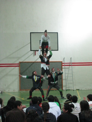 مدرسة سيرك فلسطين تقدم فرقة إيرلندية