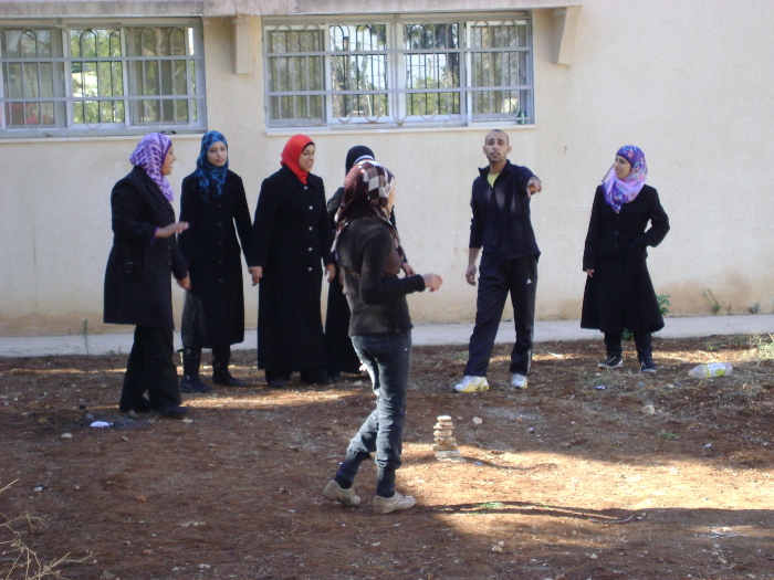 ملمح من عرض لمدرسة سيرك فلسطين في جنين