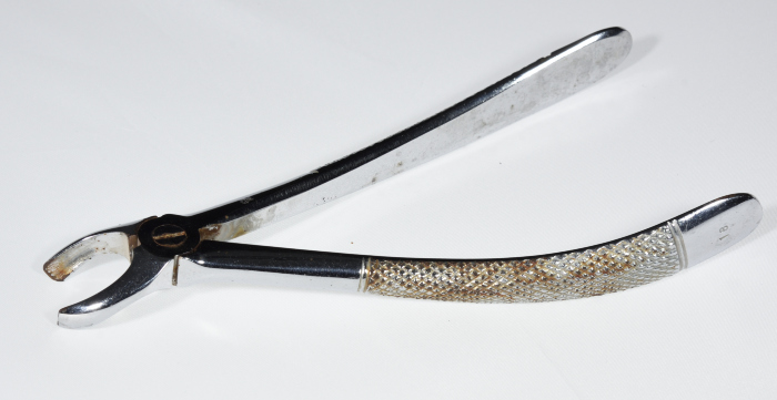 A Dental Instrument for Dentist Mikha'il Toubasi, the 1920s