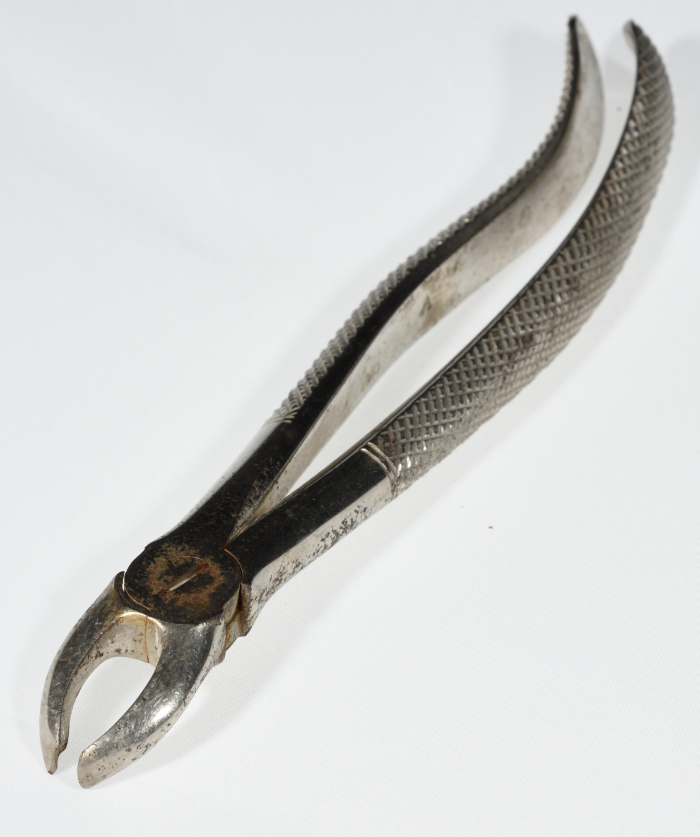 A Dental Instrument for Dentist Mikha'il Toubasi, the 1920s