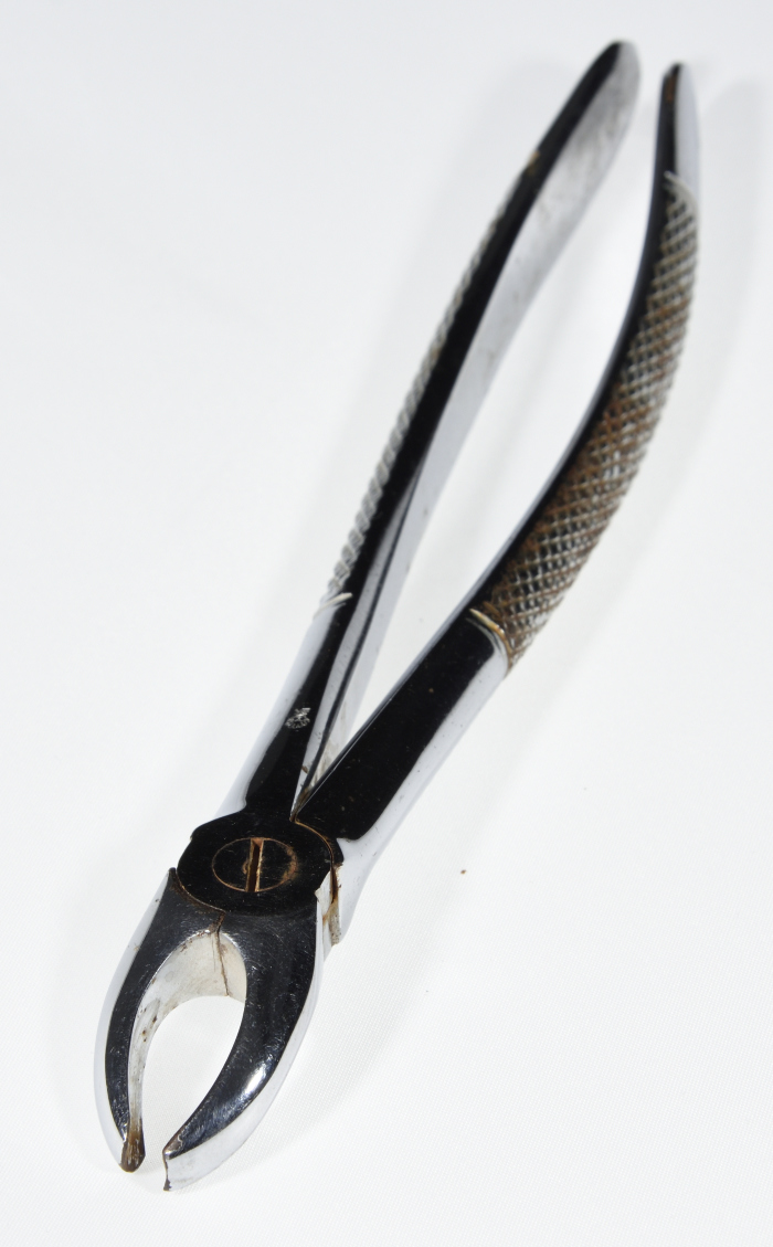 A Dental Instrument for Dentist Mikha'il Toubasi, the 1920s