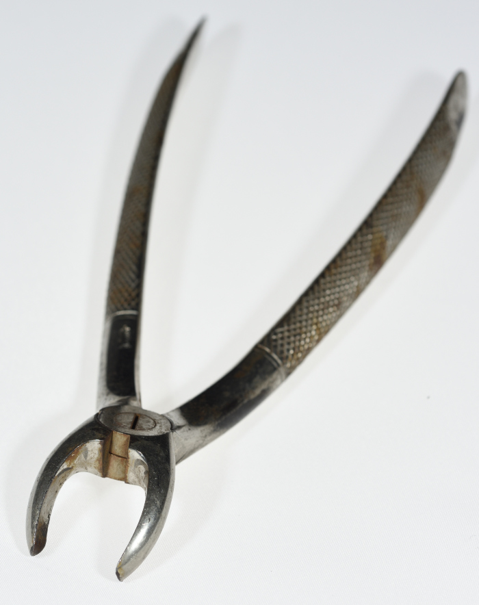 A Dental Instrument for Dentist Mikha'il Toubasi, the 1920s