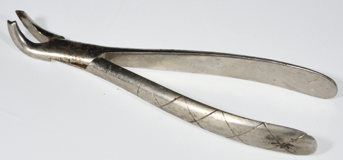 A Dental Instrument for Dentist Mikha'il Toubasi, the 1920s