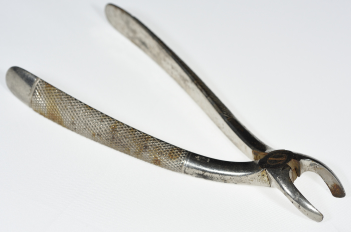 A Dental Instrument for Dentist Mikha'il Toubasi, the 1920s