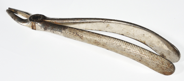 A Dental Instrument for Dentist Mikha'il Toubasi, the 1920s