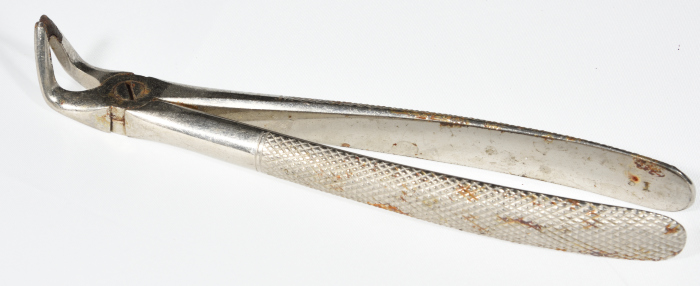 A Dental Instrument for Dentist Mikha'il Toubasi, the 1920s