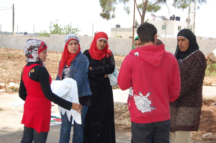 صورة من يومٍ مفتوح لمدرسة سيرك فلسطين في جنين، 2012
