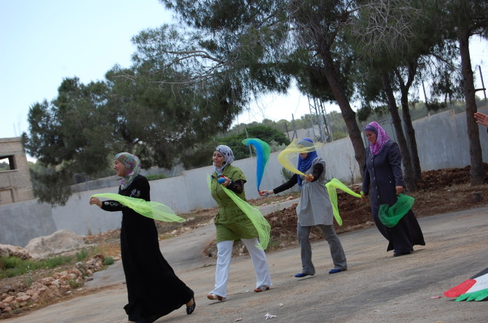 صورة من يومٍ مفتوح لمدرسة سيرك فلسطين في جنين، 2012
