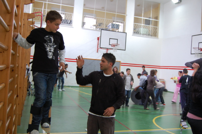 ملمح من يوم مفتوح نفذته مدرسة سيرك فلسطين في رام الله