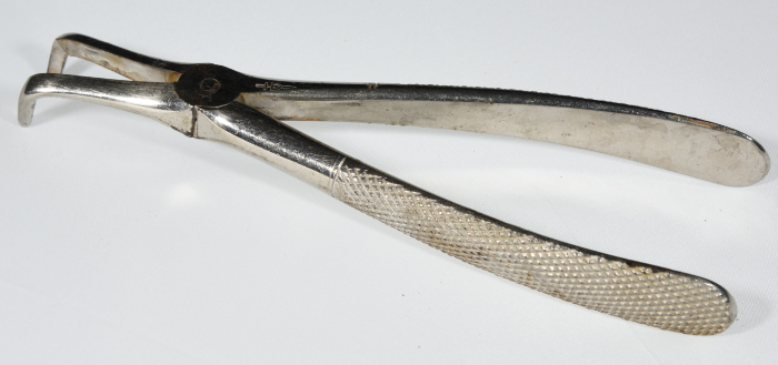 A Dental Instrument for Dentist Mikha'il Toubasi, the 1920s
