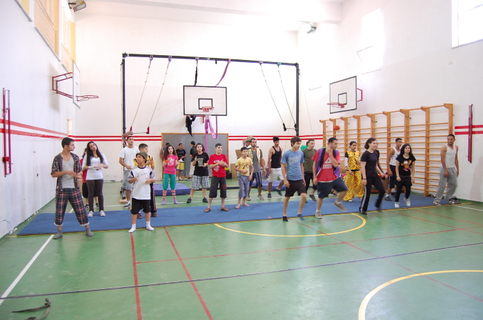 من تدريبات المدرسة الصيفية التي تقيمها 