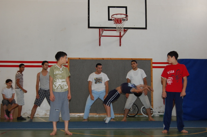 من تدريبات المدرسة الصيفية التي تقيمها 