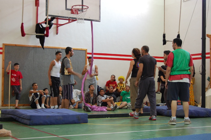 من تدريبات المدرسة الصيفية التي تقيمها 