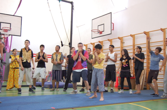 من تدريبات المدرسة الصيفية التي تقيمها 