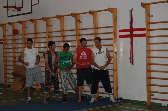 من تدريبات المدرسة الصيفية التي تقيمها 