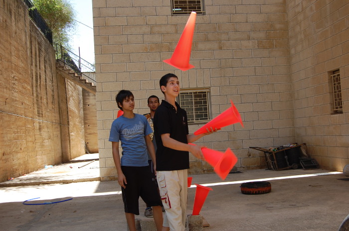 من تدريبات المدرسة الصيفية التي تقيمها 