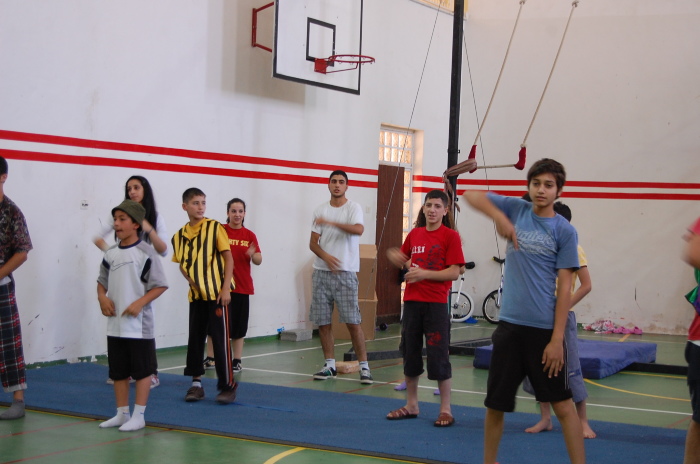 من تدريبات المدرسة الصيفية التي تقيمها 