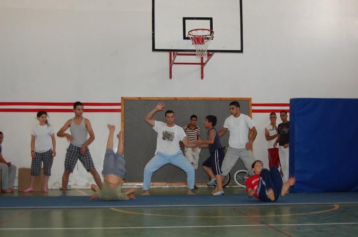 من تدريبات المدرسة الصيفية التي تقيمها 