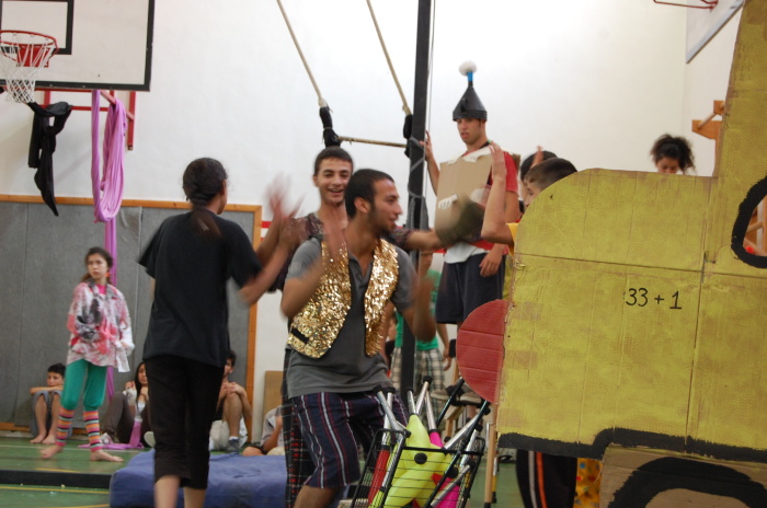 من تدريبات المدرسة الصيفية التي تقيمها 