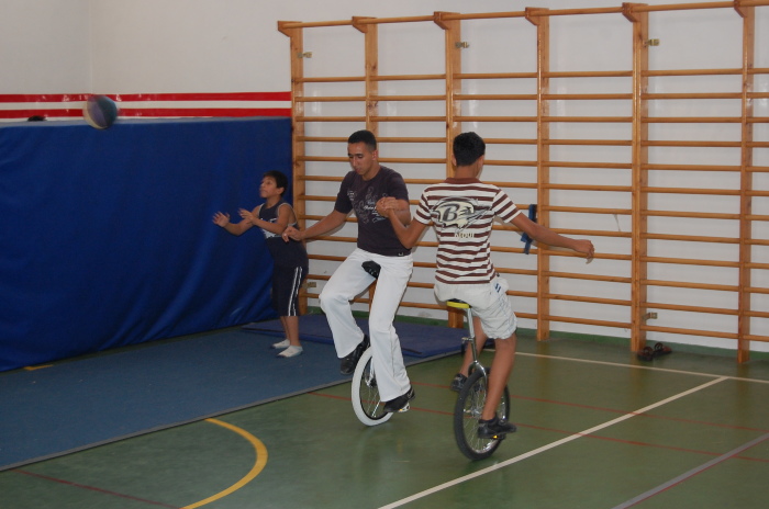 من تدريبات المدرسة الصيفية التي تقيمها 