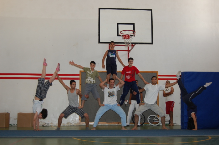 من تدريبات المدرسة الصيفية التي تقيمها 