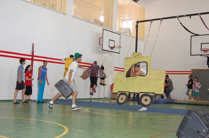 من تدريبات المدرسة الصيفية التي تقيمها 