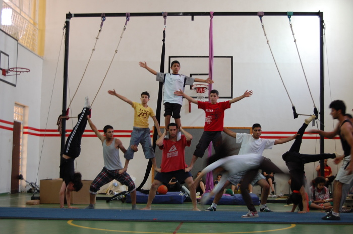 من تدريبات المدرسة الصيفية التي تقيمها 