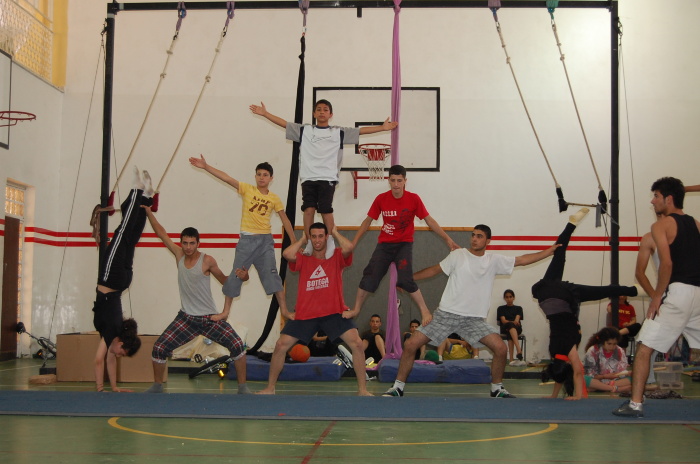 من تدريبات المدرسة الصيفية التي تقيمها 