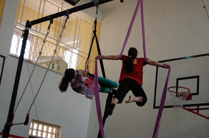 من تدريبات المدرسة الصيفية التي تقيمها 