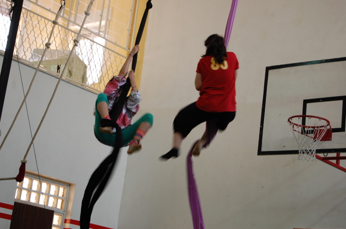 من تدريبات المدرسة الصيفية التي تقيمها 