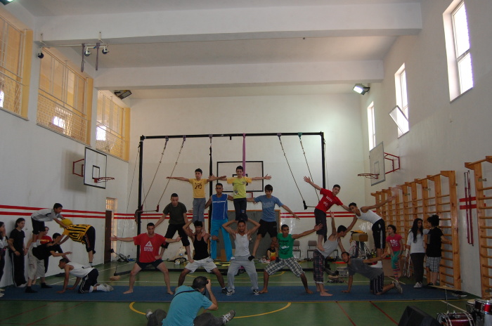 من تدريبات المدرسة الصيفية التي تقيمها 