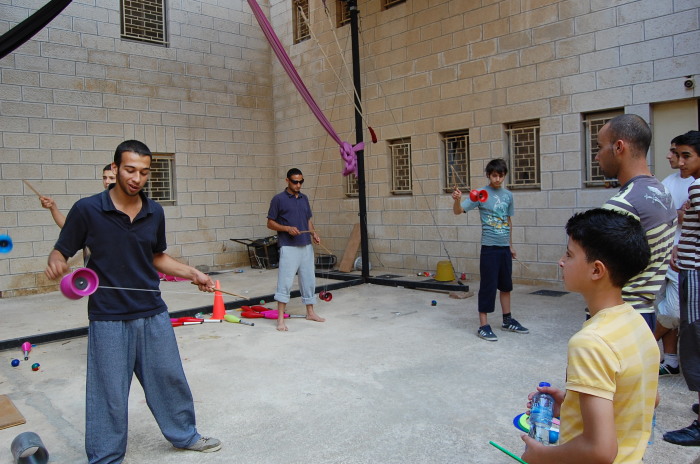 من تدريبات المدرسة الصيفية التي تقيمها 