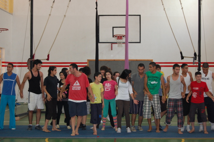 من تدريبات المدرسة الصيفية التي تقيمها 