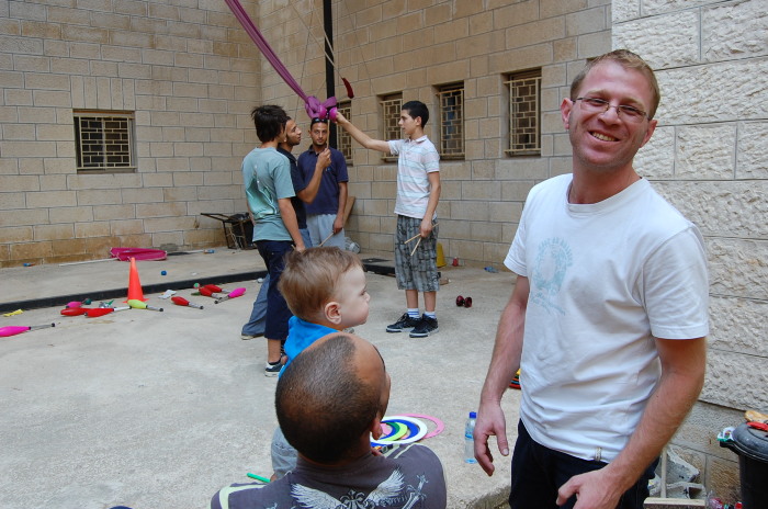 من تدريبات المدرسة الصيفية التي تقيمها 