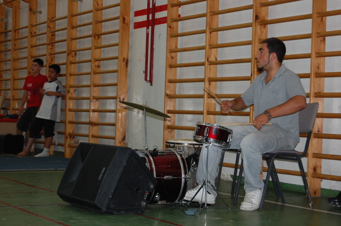 من تدريبات المدرسة الصيفية التي تقيمها 