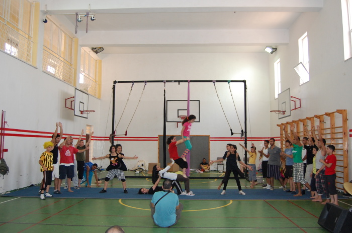 من تدريبات المدرسة الصيفية التي تقيمها 