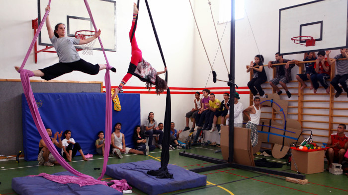 من تدريبات المدرسة الصيفية التي تقيمها 