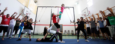 من تدريبات المدرسة الصيفية التي تقيمها "مدرسة سيرك فلسطين"