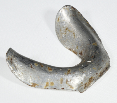 إحدى أدوات طبيب الأسنان ميخائيل طوباسي، عشرينيات القرن العشرين 
