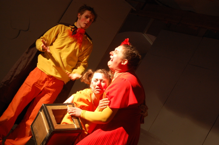 A Glimpse of a Performance by a Belgian Circus Troupe Hosted by the Palestinian Circus School	