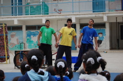 "أحلام للبيع"، مدرسة سيرك فلسطين، مدرسة بنات الأمعري
