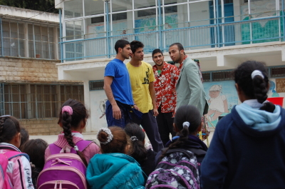 "أحلام للبيع"، مدرسة سيرك فلسطين، مدرسة بنات الأمعري
