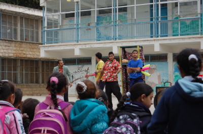 "أحلام للبيع"، مدرسة سيرك فلسطين، مدرسة بنات الأمعري
