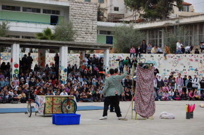 "أحلام للبيع"، مدرسة سيرك فلسطين، مدرسة بنات الأمعري
