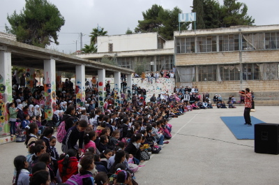 "أحلام للبيع"، مدرسة سيرك فلسطين، مدرسة بنات الأمعري
