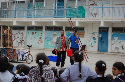 "أحلام للبيع"، مدرسة سيرك فلسطين، مدرسة بنات الأمعري

